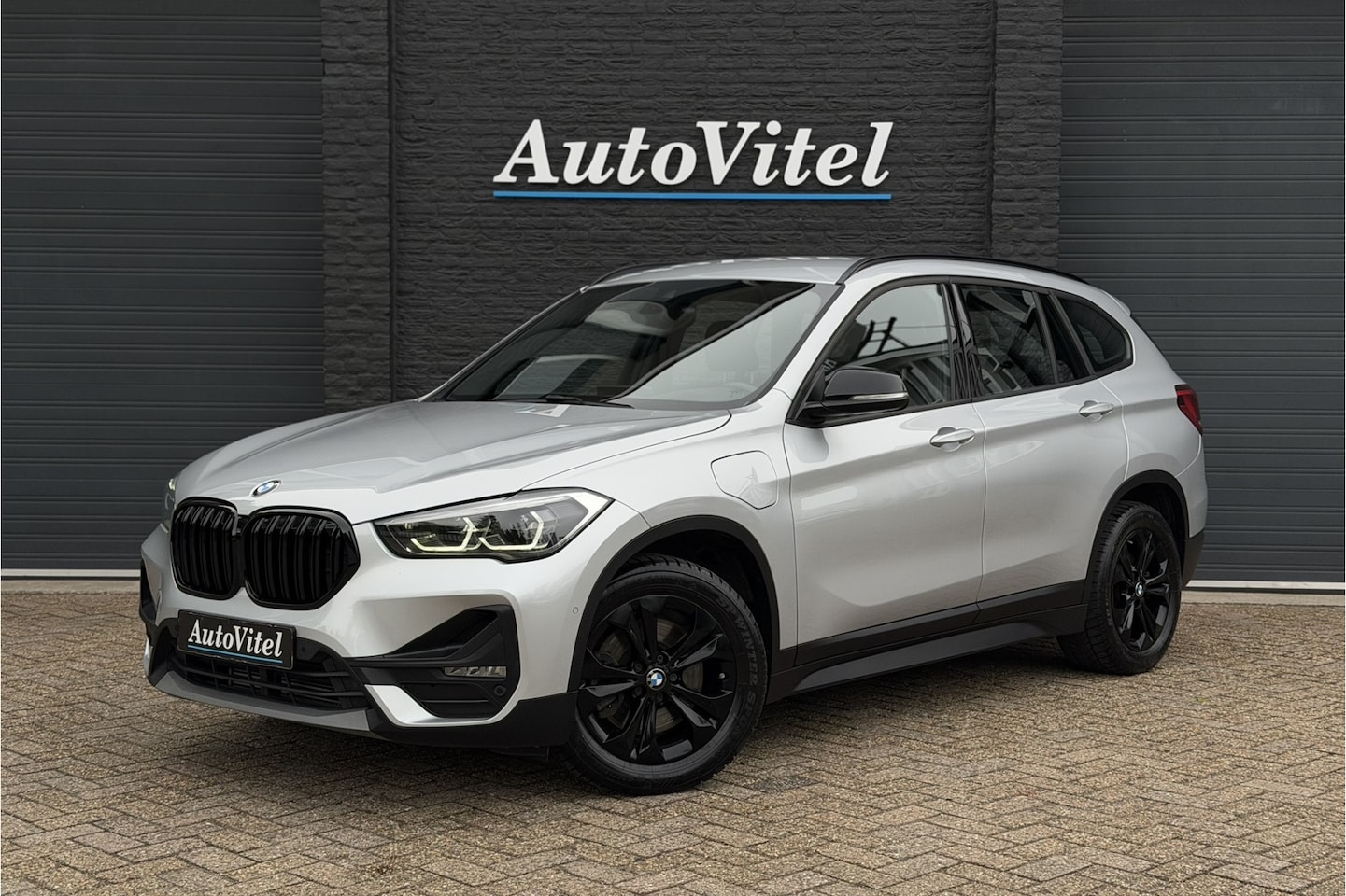 BMW X1 - xDrive25e | Leder | Harman Kardon | Head-Up | Memory | Adaptive Cruise | Stoel + Stuurverw - AutoWereld.nl