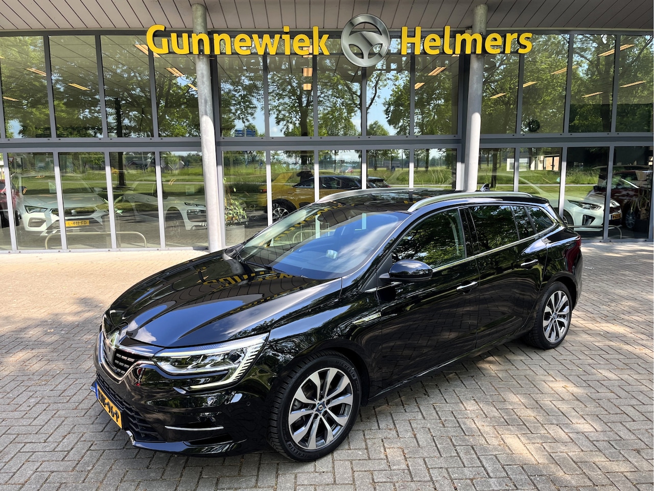 Renault Mégane E-Tech - Estate 1.6 Plug-In Hybrid 160 Intens | AUTOMAAT | BS | CARPLAY | CRUISE | LKA | NAVI | PDC - AutoWereld.nl