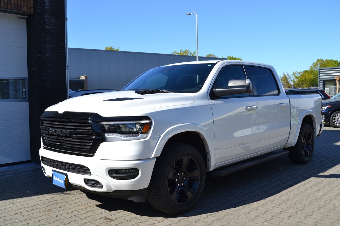 Dodge Ram 1500 - 5.7 V8 4x4 Crew Cab Sport 5.7 V8 4x4 Crew Cab Sport - AutoWereld.nl