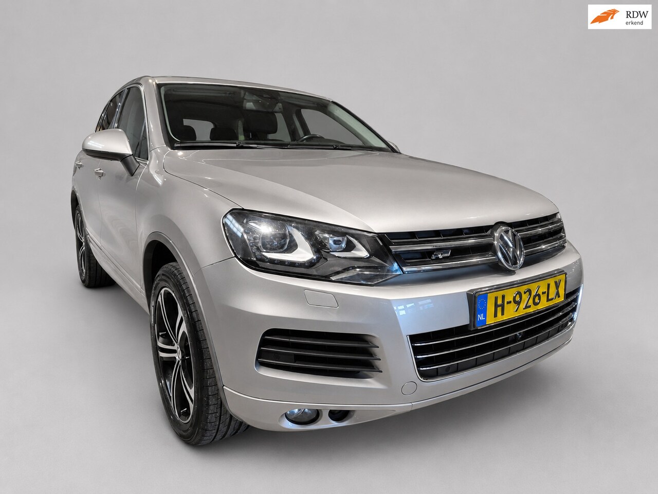 Volkswagen Touareg - 3.0 TSI Hybrid High Edition - Panoramadak - Leder - Stoelverw en Koeling - Elektr klep - E - AutoWereld.nl