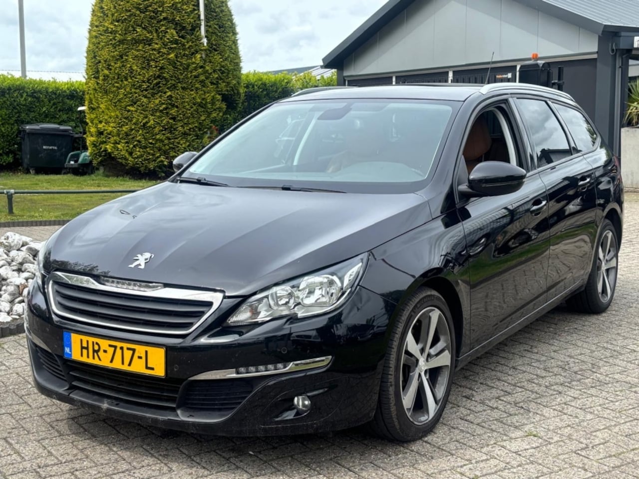 Peugeot 308 SW - 1.6 BlueHDI Executive 2015 Leer Airco Camera Zwart - AutoWereld.nl