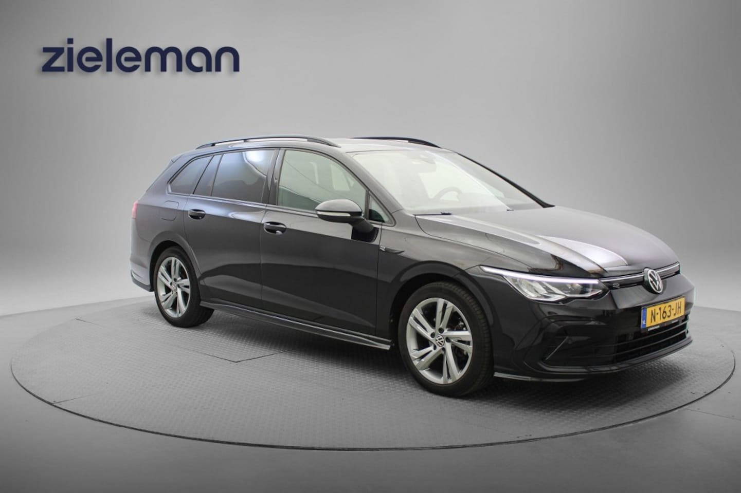 Volkswagen Golf Variant - 1.5 TSI R-Line - Digitaal Cockpit, Carplay, Camera, Stoelverw. Sportstoelen - AutoWereld.nl
