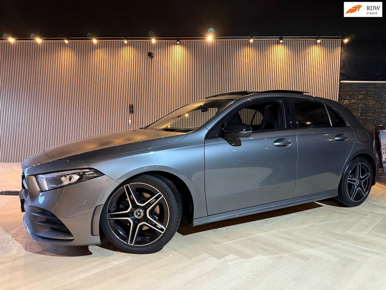 Mercedes-Benz A-klasse - | Sfeerverlichting | Pano | Carplay - AutoWereld.nl