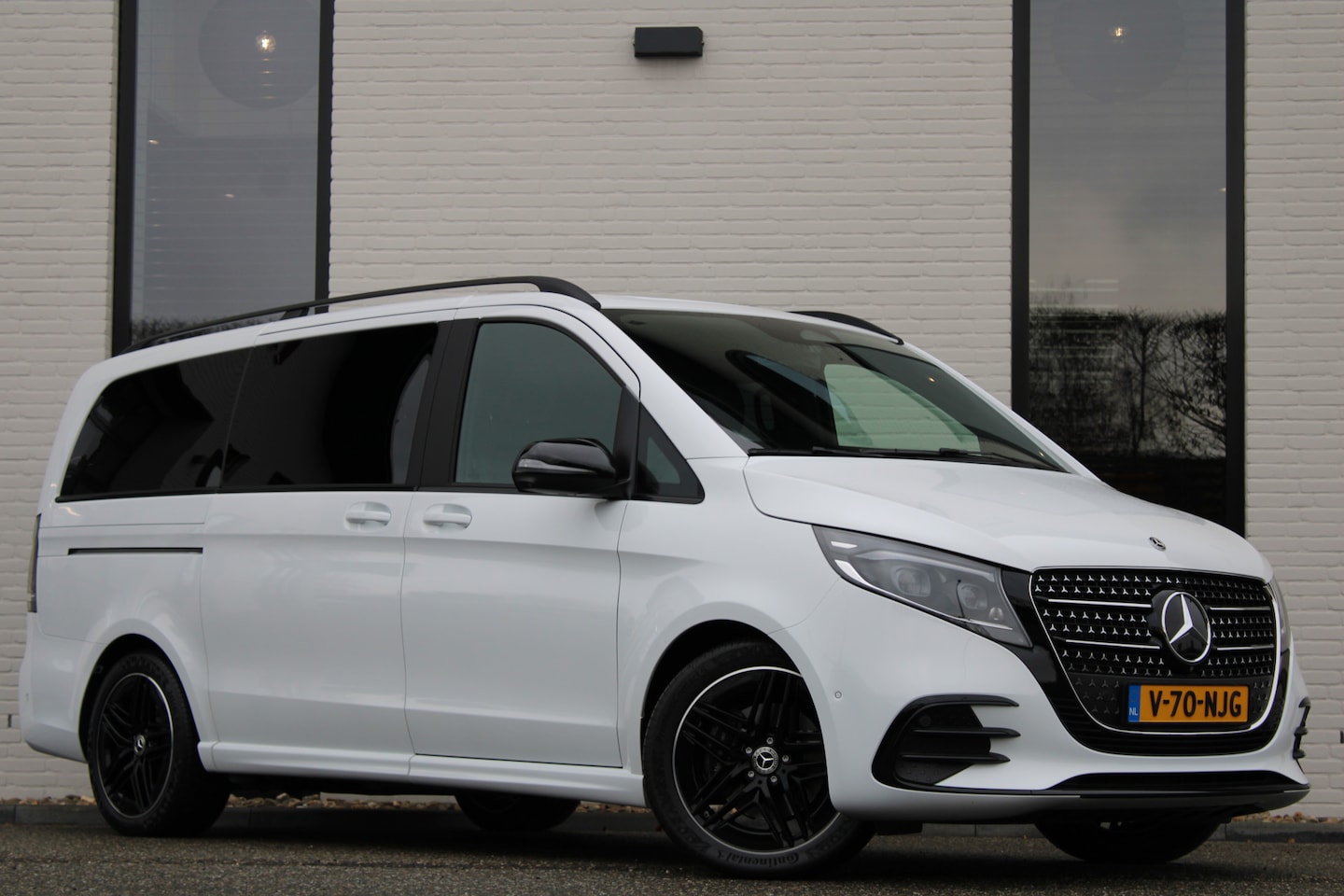 Mercedes-Benz V-klasse - 250d / DC / AMG / Luchtvering / 2x Elec Schuifd / 360 Camera / Burmester / Vol Opties / NI - AutoWereld.nl