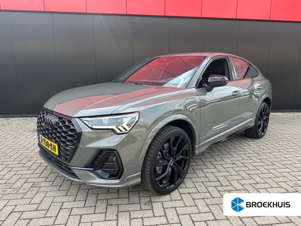 Audi Q3 Sportback - 45 TFSI e S Edition | Achterbank in delen neerklapbaar | Achteruitrijcamera - AutoWereld.nl