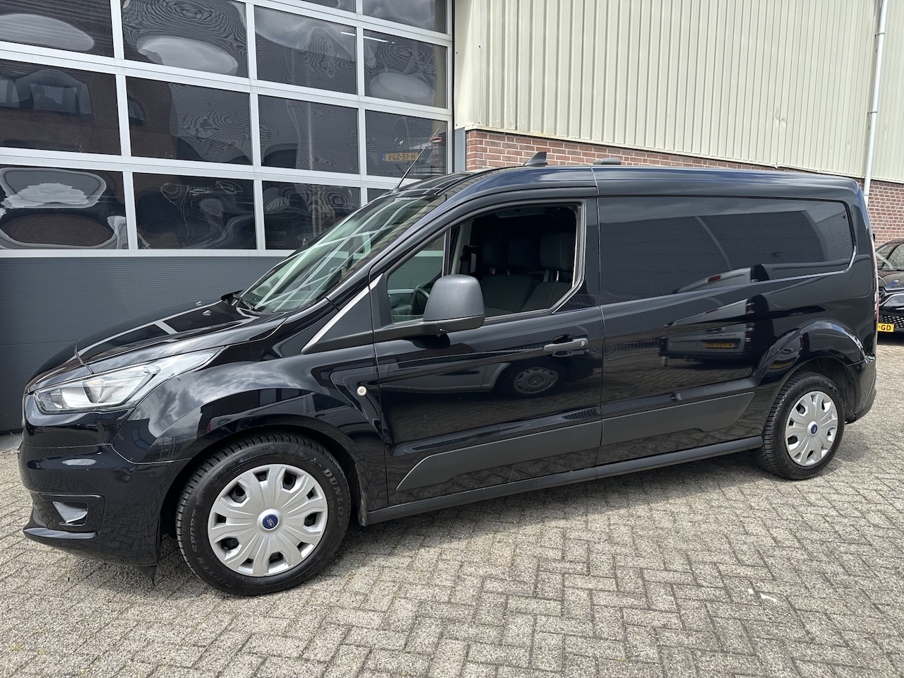 Ford Transit Connect - 1.0 Ecoboost L2 Benzine Airco,Cruise,Navi,Camera,Pdc,Lmv,3 persoons bedrijfswageninrichtin - AutoWereld.nl