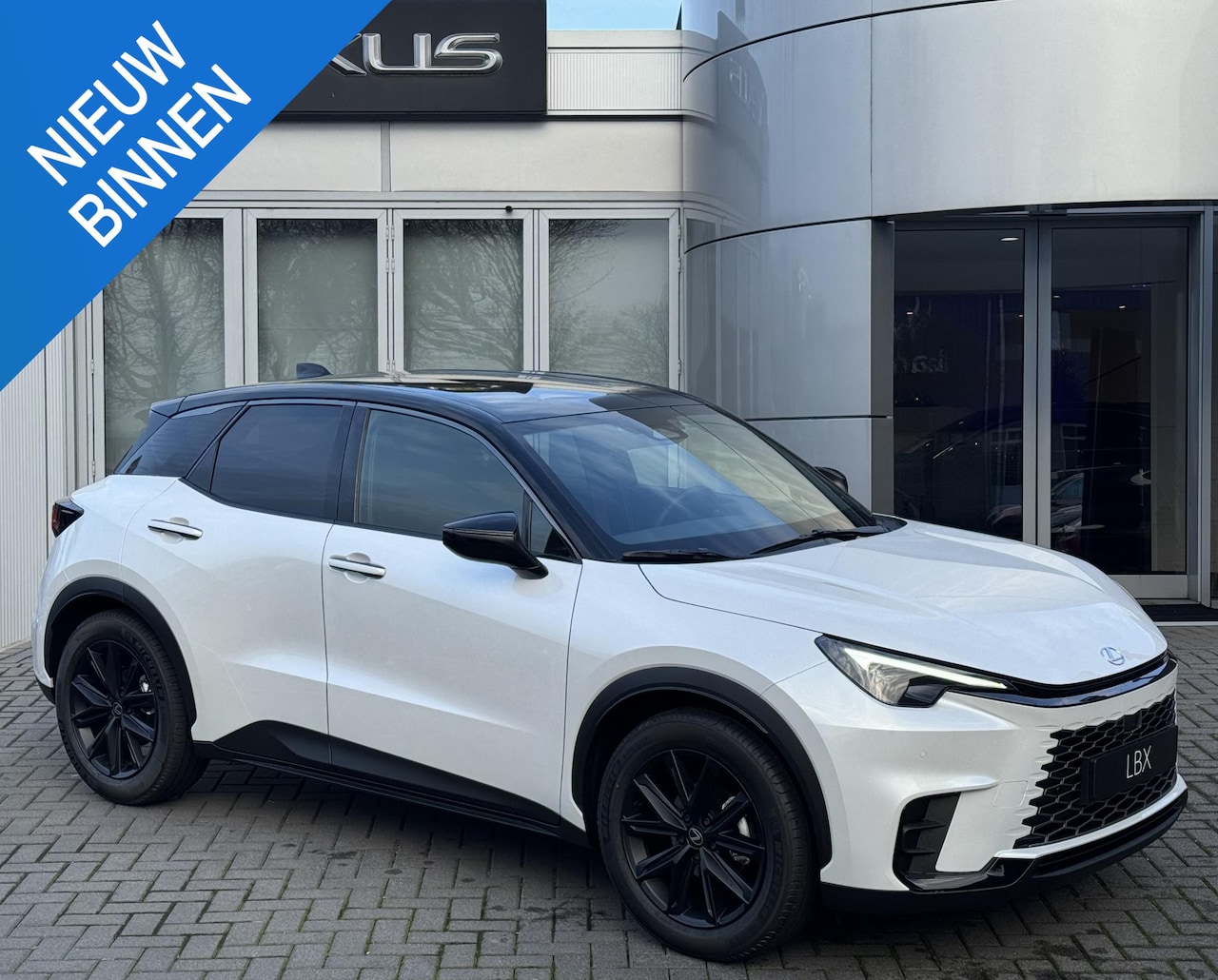 Lexus LBX - 35th Edition STOELVERW STUURVERW MEMORYSEAT EL-KOFFERKLEP KEYLESS BLIND-SPOT - AutoWereld.nl