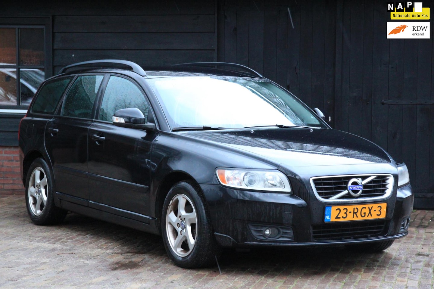 Volvo V50 - 2.0 Sport Navigatie/Parkeersensor/Cruise/Lmv/Apk 02-2027 - AutoWereld.nl