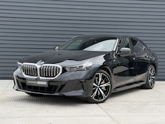BMW 5-serie - 550e xDrive M SPORT 4 WHL besturing / Leder / trekh