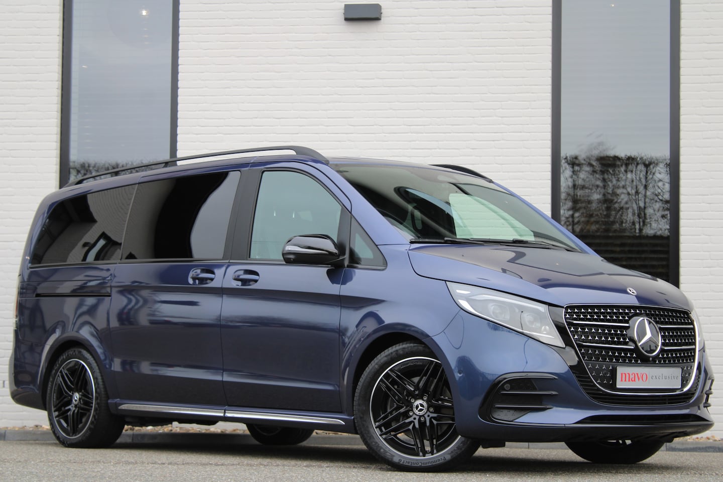 Mercedes-Benz V-klasse - 300 Benzine!! / Lang / AMG / DC / Burmester / Elec Stoel / Vol Opties / NIEUWSTAAT - AutoWereld.nl