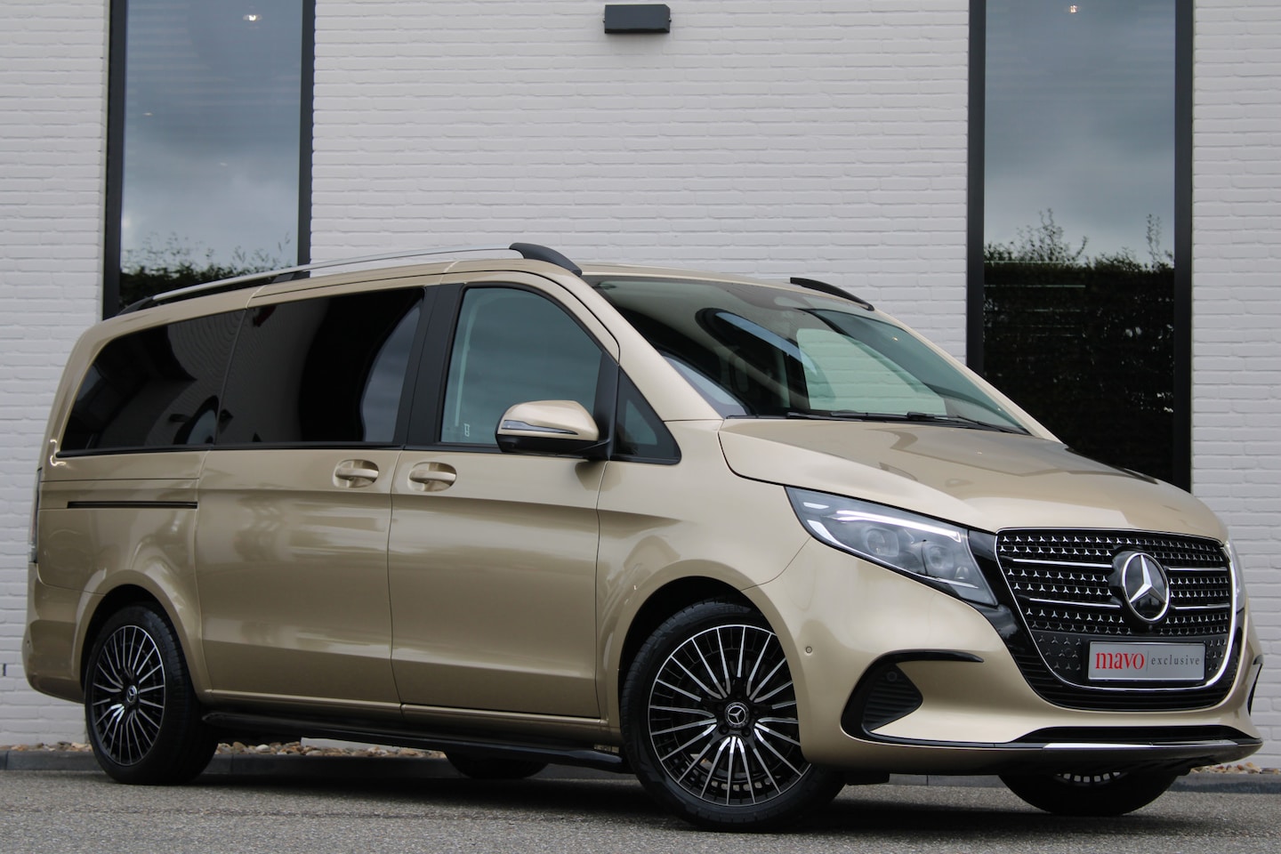 Mercedes-Benz V-klasse - 220d / Lang / DC / New Model / 2x Schuifdeur / Burmester / 360 Camera / NIEUWSTAAT - AutoWereld.nl