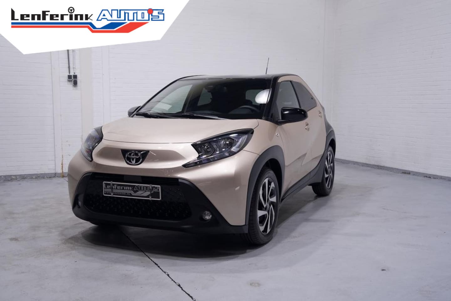 Toyota Aygo X - 1.0 VVT-i Team Deutschland Achteruitrijcamera Apple Carplay Stoelverwarming - AutoWereld.nl