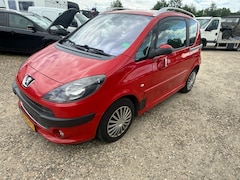 Peugeot 1007 - 1.6-16V Sporty