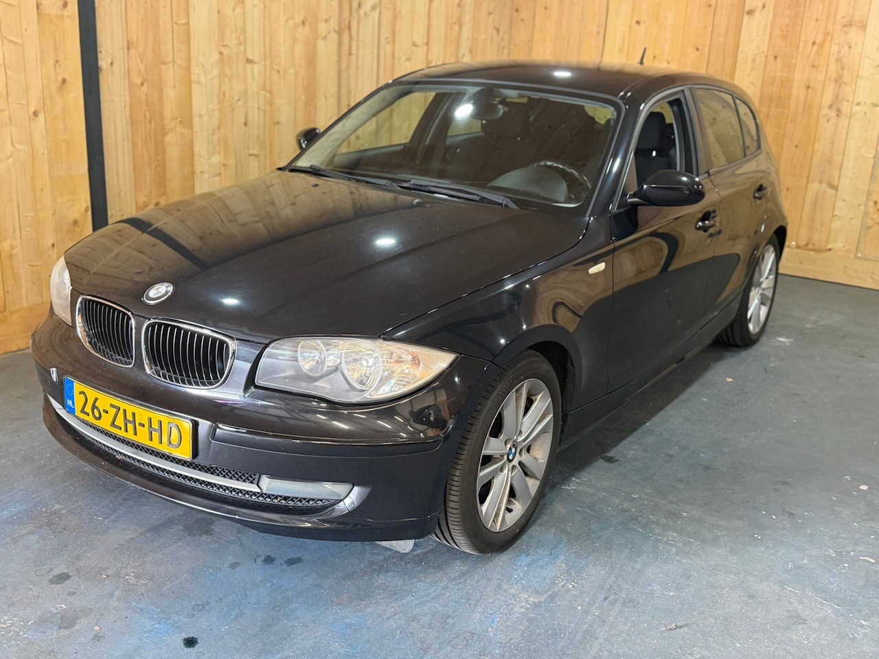 BMW 1-serie - 116i Corporate Business 2008 Facelift Zwart 5-Deurs - AutoWereld.nl