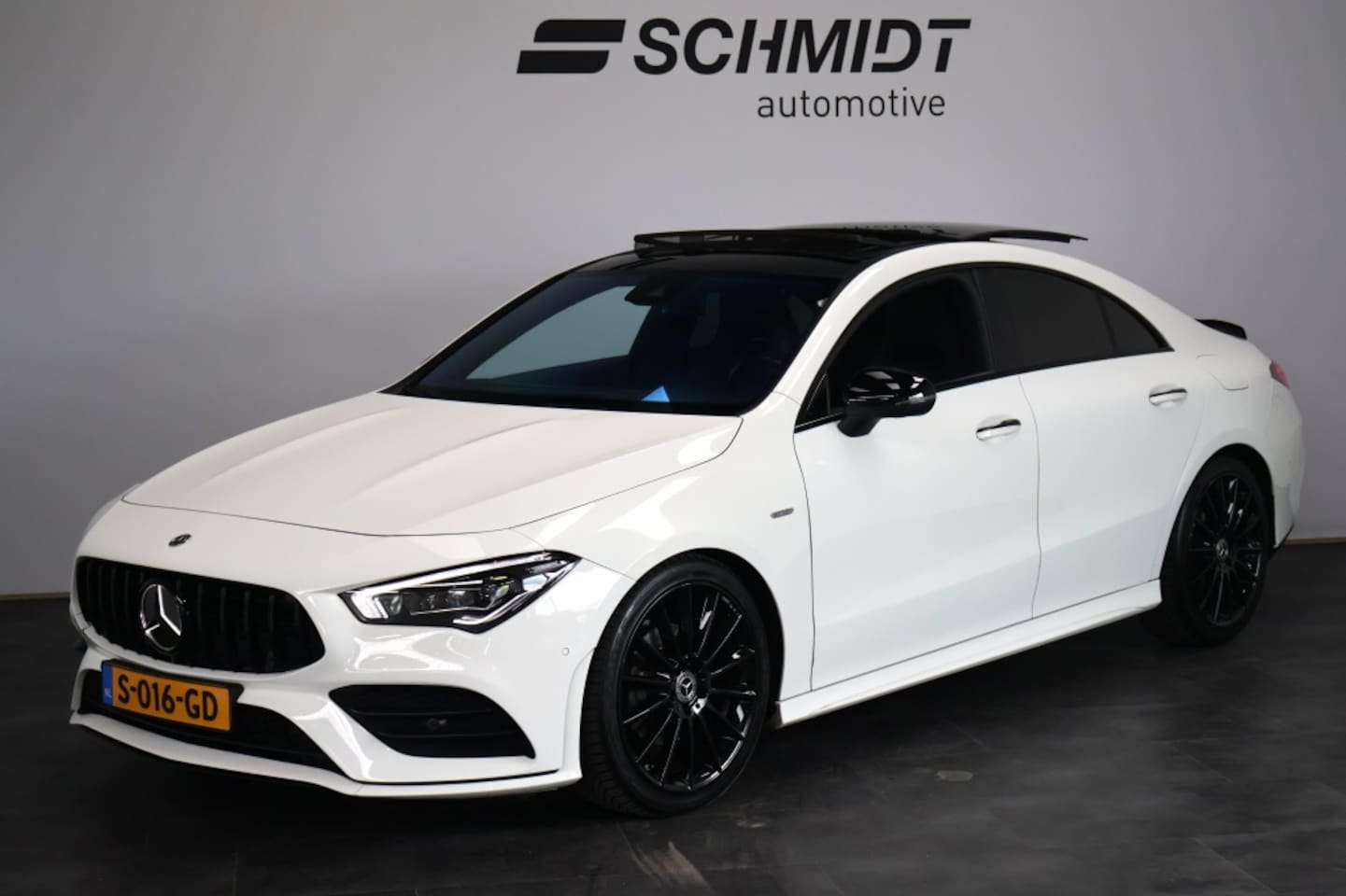 Mercedes-Benz CLA-Klasse - 180 AMG Edition 1 | Panorama | Sfeerverlichting | Stoelverwarmin - AutoWereld.nl