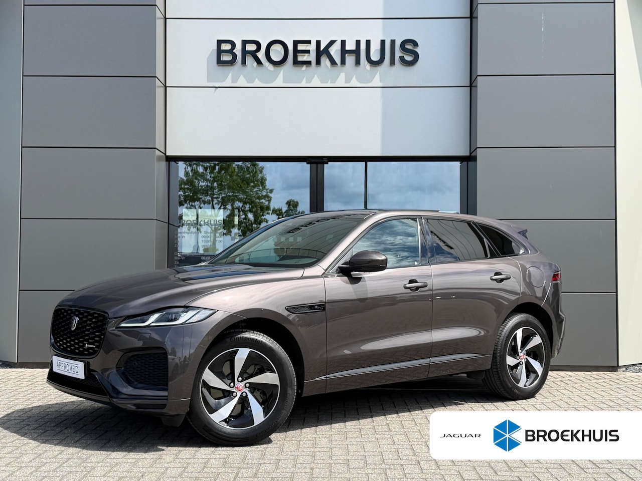 Jaguar F-Pace - P400e PHEV R-Dynamic S | Pano | Afneembare trekhaak | Black Pack | Adaptieve Cruise Contro - AutoWereld.nl
