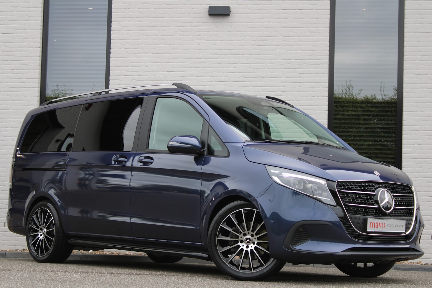 Mercedes-Benz V-klasse - 250d / Lang / DC / New Model / Leer / 2x Elec Schuifdeur / Camera / NIEUWSTAAT - AutoWereld.nl