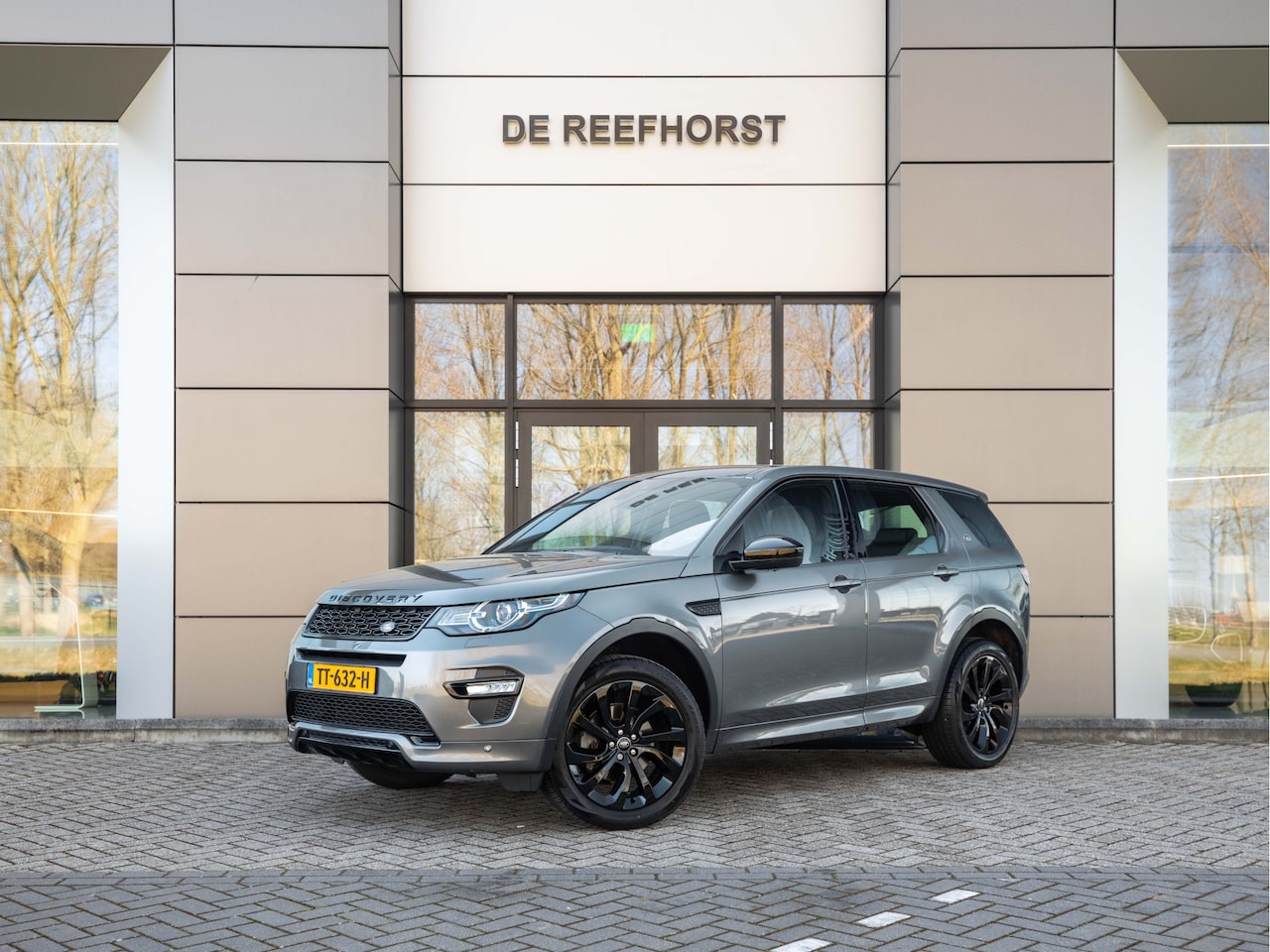 Land Rover Discovery Sport - Si4 4WD Urban Series SE Dynamic Panoramadak | Cold Climate Pack | Verwarmbare voorstoelen - AutoWereld.nl