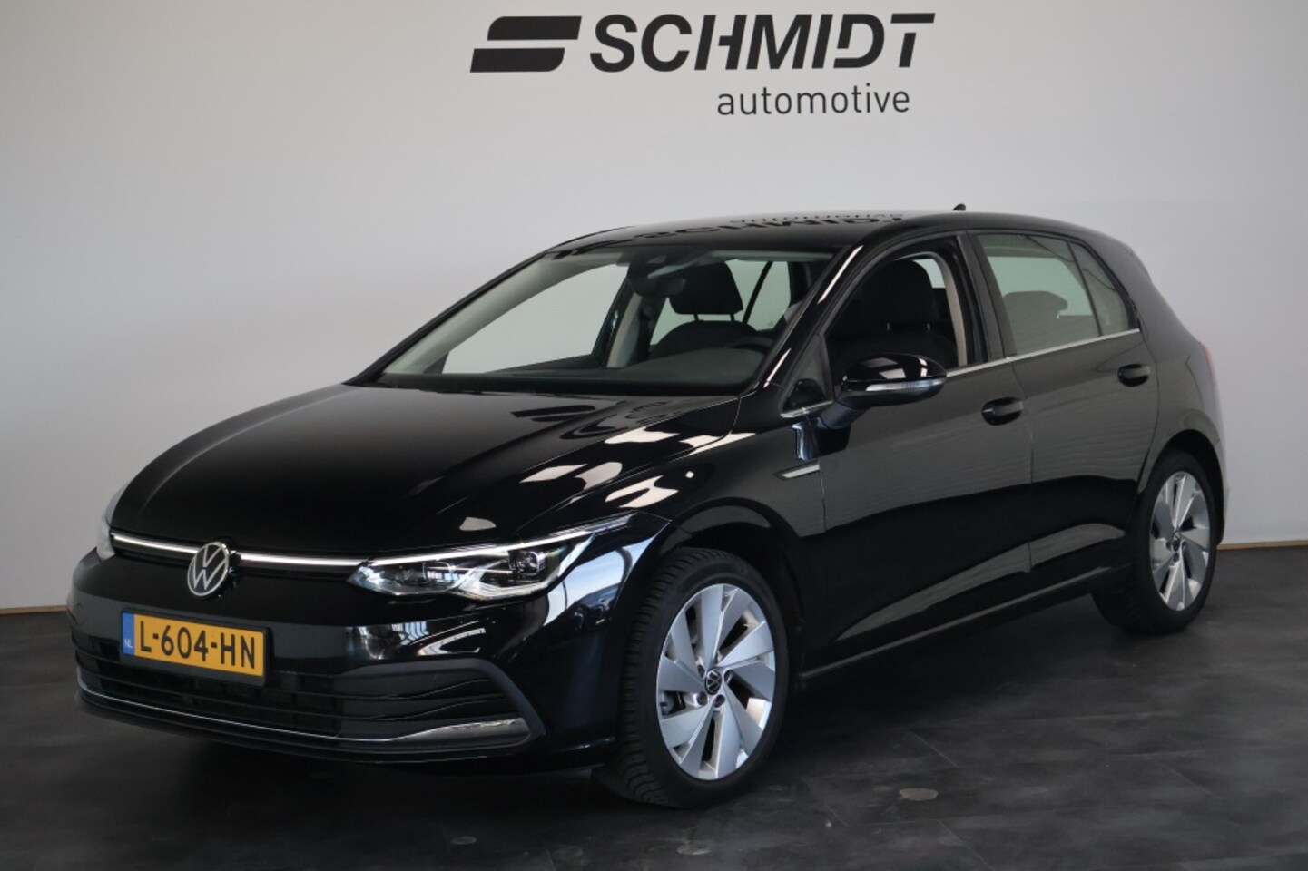 Volkswagen Golf - 1.5 eTSI Style DSG | Alcantara | Memory | IQ Lights | Carplay - AutoWereld.nl
