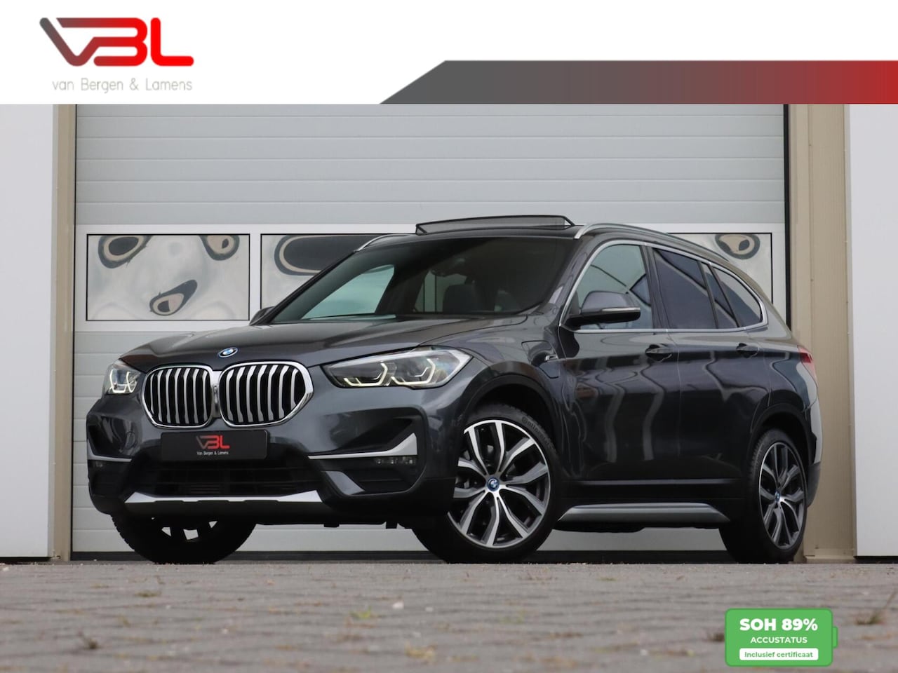 BMW X1 - xDrive25e High Executive | Panoramadak | SOH 89% | Apple Carplay - AutoWereld.nl