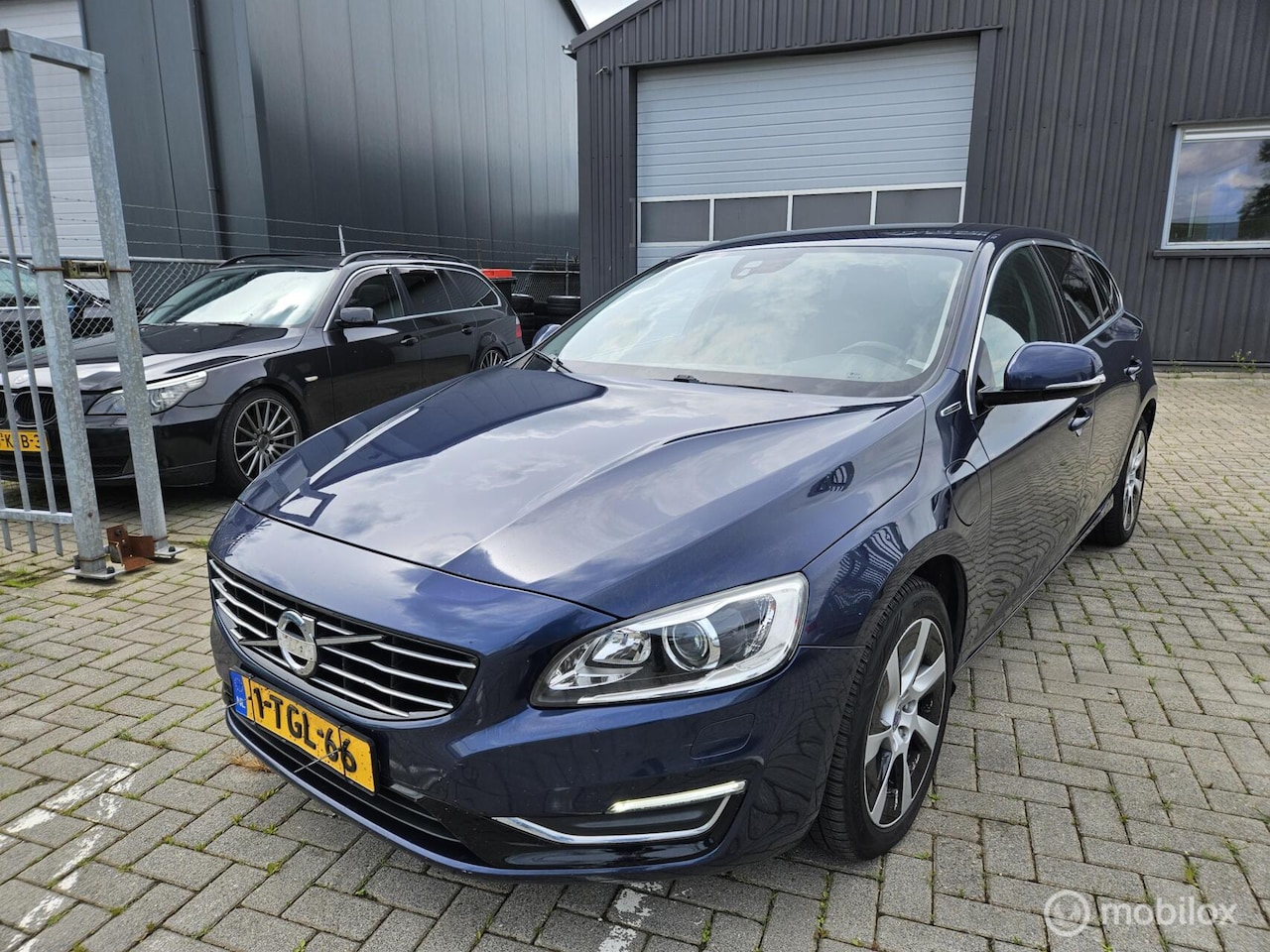Volvo V60 - 2.4 D6 AWD Plug-In Hybrid Summum APK 05/2027 - AutoWereld.nl