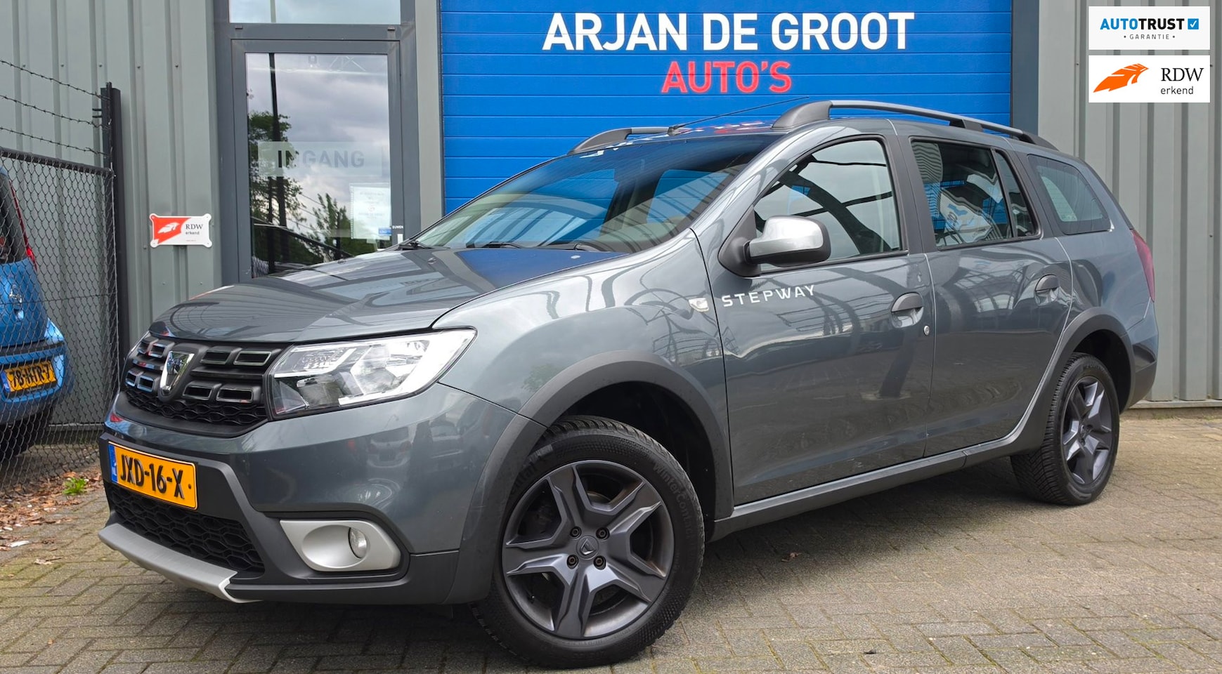 Dacia Logan MCV - 0.9 TCe Stepway Airco Navi Cruise Trekhaak Camera - AutoWereld.nl