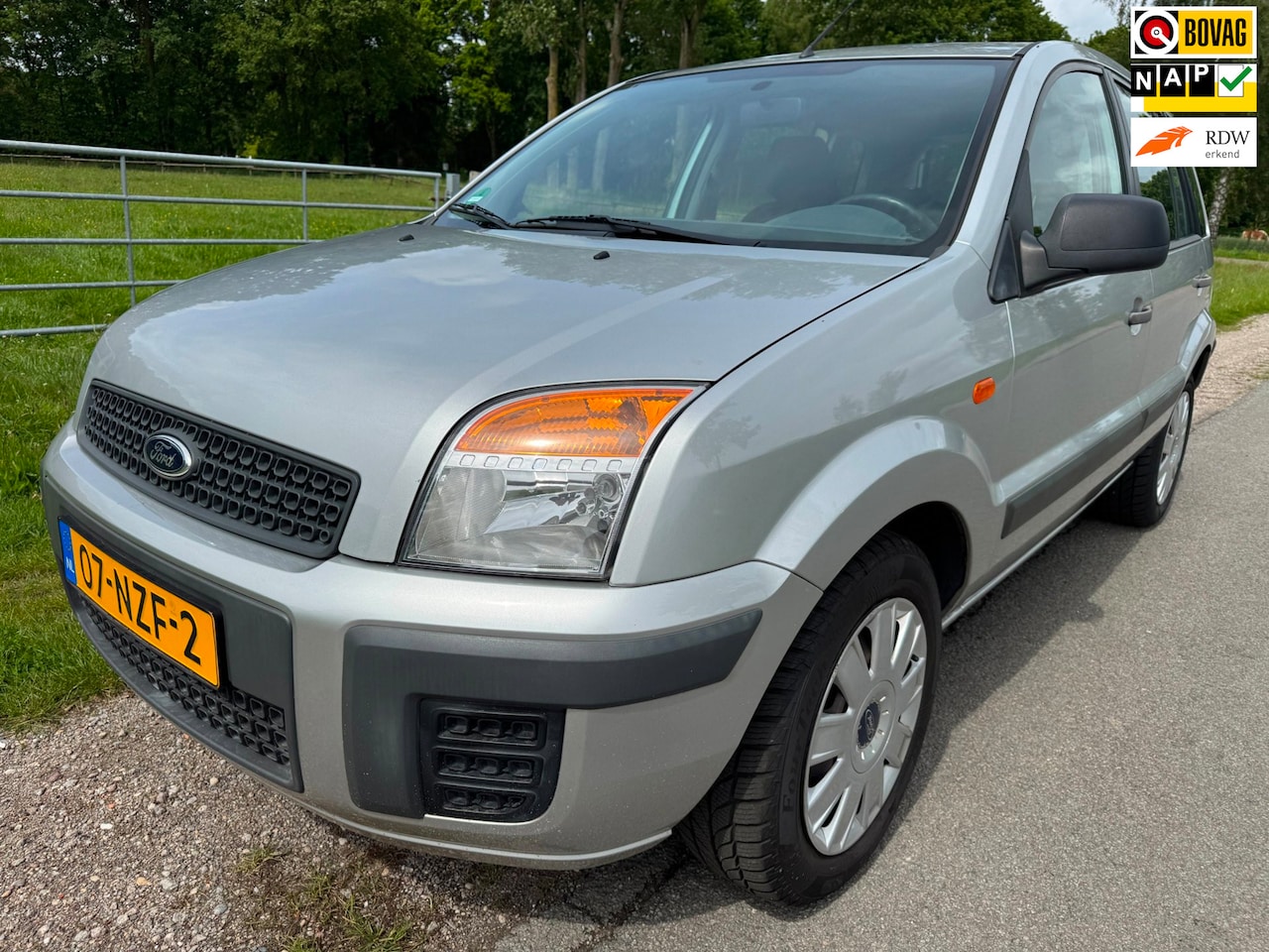 Ford Fusion - 1.4-16V Cool & Sound top onderhouden met airco en trekhaak - AutoWereld.nl