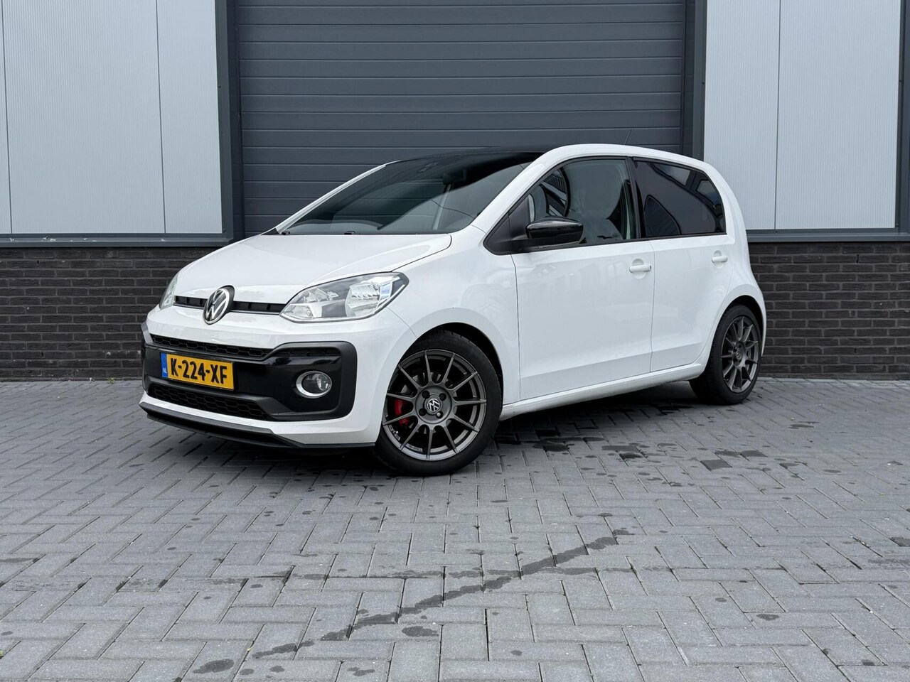 Volkswagen Up! - 1.0 TSI up! GTI Limited-Beats-135PK-Dlronderh - AutoWereld.nl