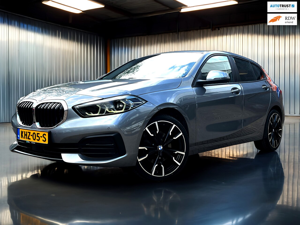 BMW 1-serie - 118i Business Line Carplay wireless_PDC_19''LMV - AutoWereld.nl