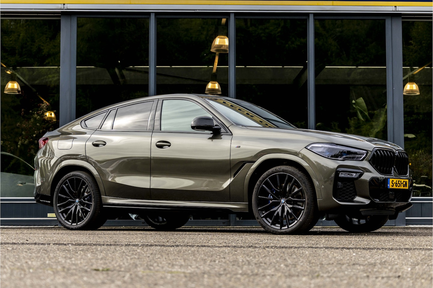 BMW X6 - M50i High Executive Pano.dak / Elec.haak - AutoWereld.nl