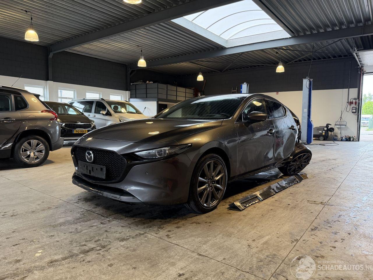Mazda 3 - 2.0 E-SkyActiv-G 122 2.0 e-SkyActiv G 122 - AutoWereld.nl