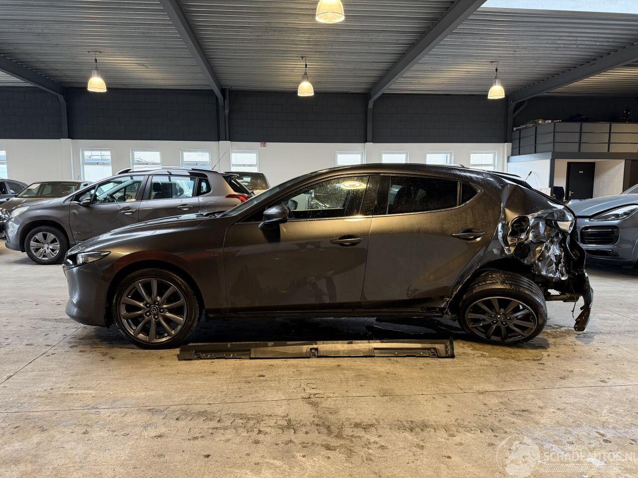 Mazda 3 - 2.0 E-SkyActiv-G 122 2.0 e-SkyActiv G 122