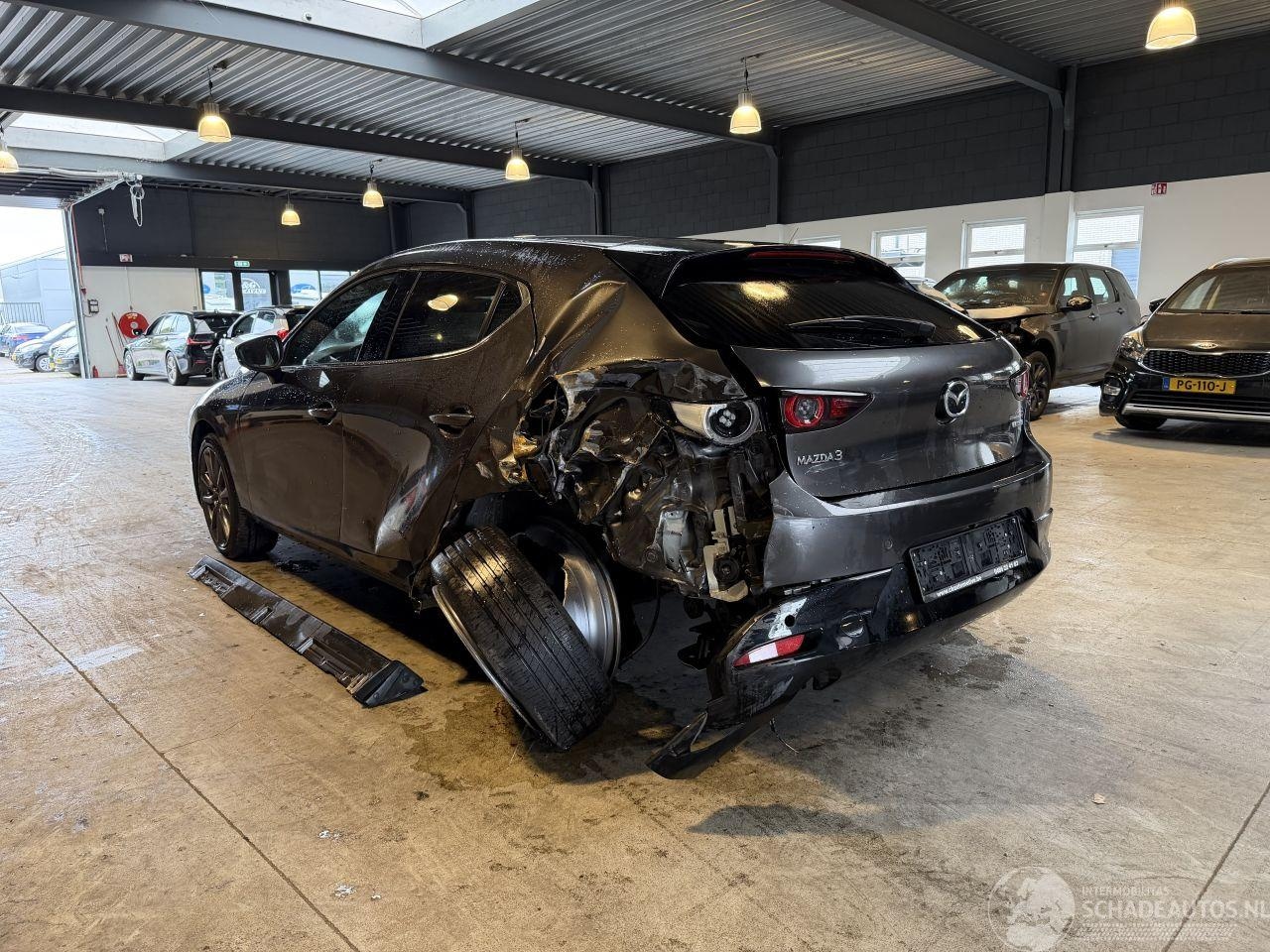 Mazda 3 - 2.0 E-SkyActiv-G 122 2.0 e-SkyActiv G 122