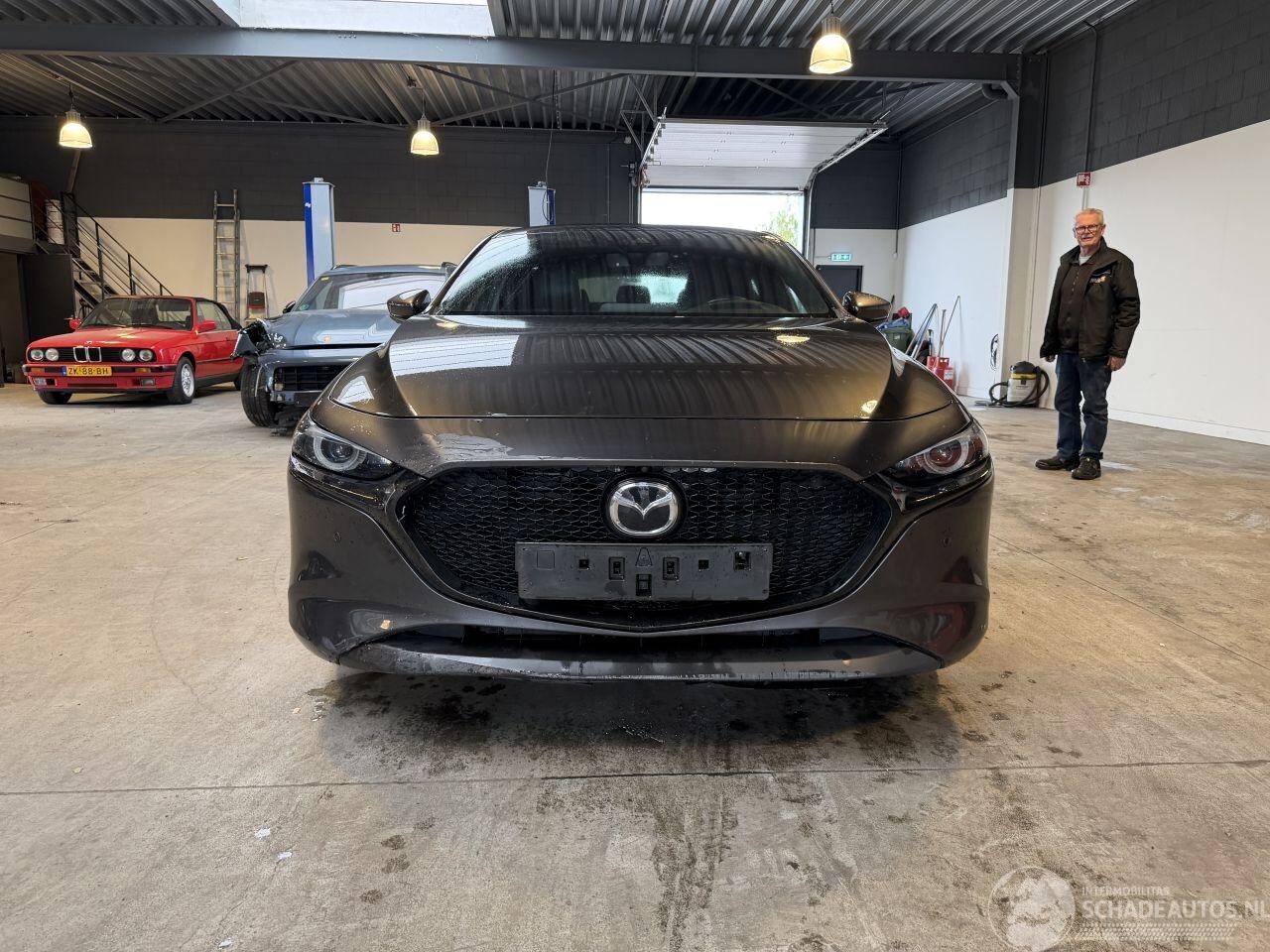 Mazda 3 - 2.0 E-SkyActiv-G 122 2.0 e-SkyActiv G 122