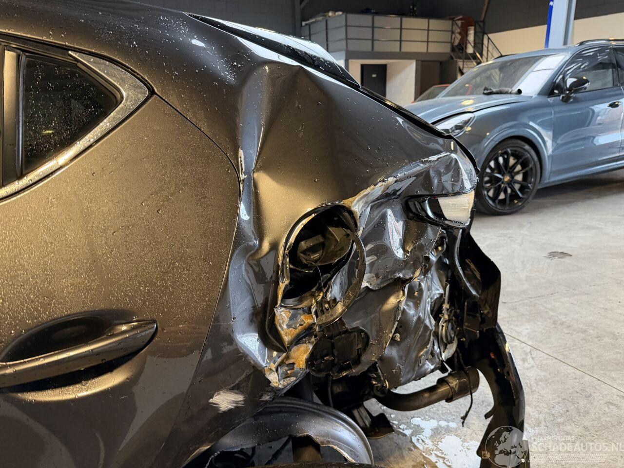 Mazda 3 - 2.0 E-SkyActiv-G 122 2.0 e-SkyActiv G 122