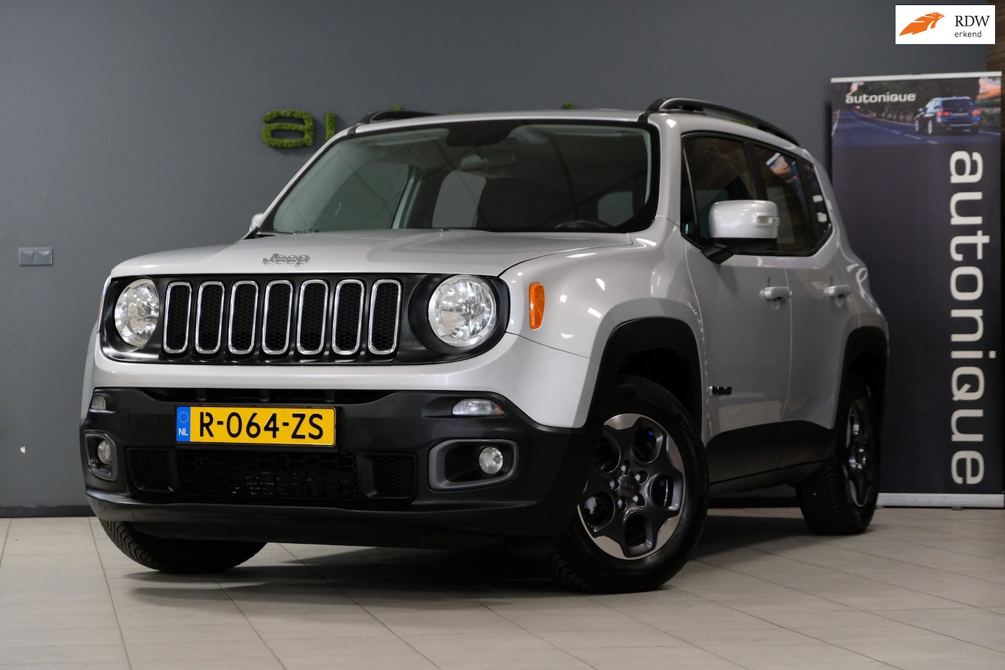 Jeep Renegade - 1.4 MultiAir Night Eagle *107.594km* Navi/ALL-Season 4 x Z.G.A.N - AutoWereld.nl