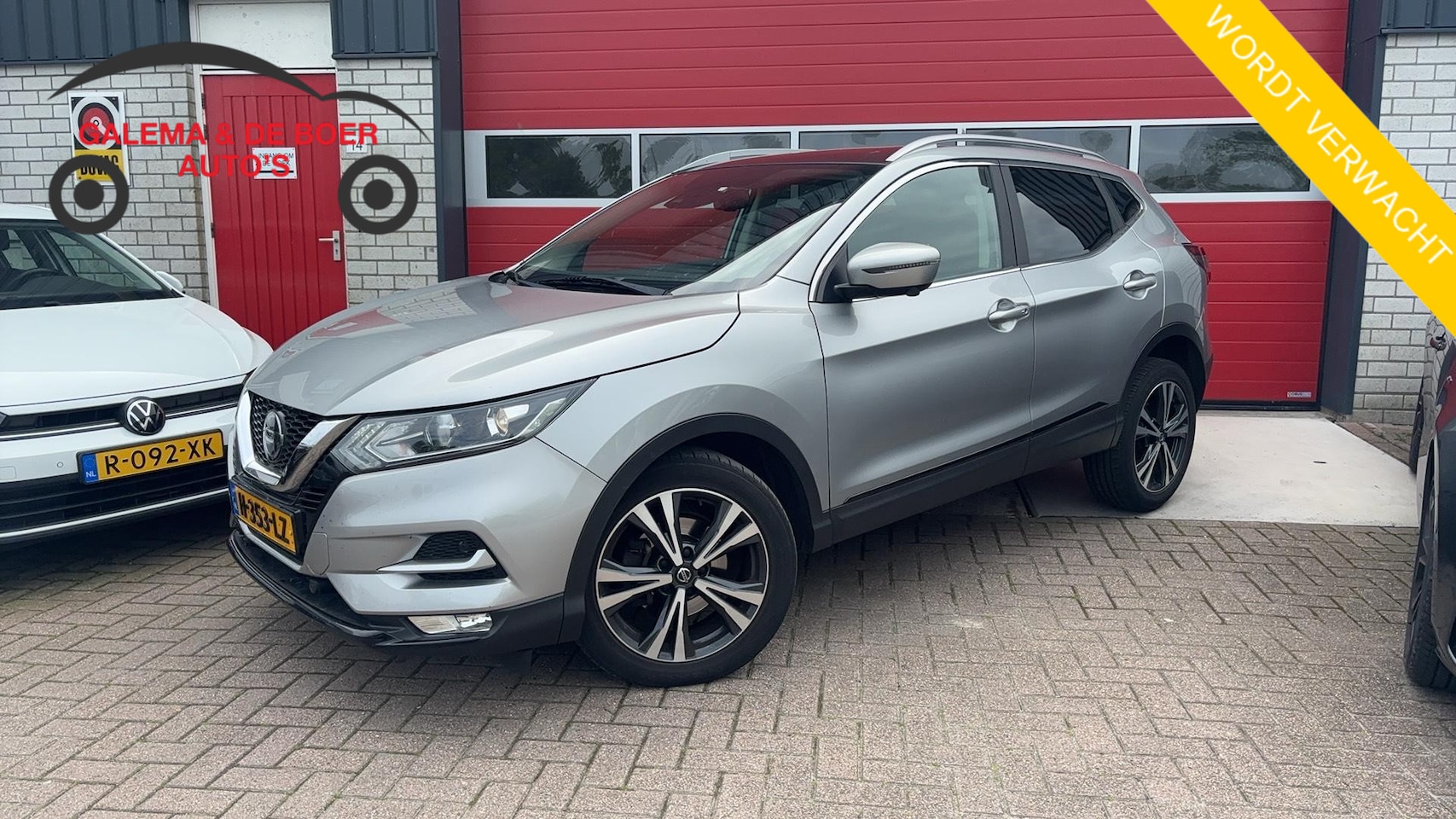 Nissan Qashqai - 1.3 DIG-T N-Connecta TREKHAAK / PANORAMADAK / 360GR CAMERA / CARPLAY / NAVI / CLIMA / PDC - AutoWereld.nl