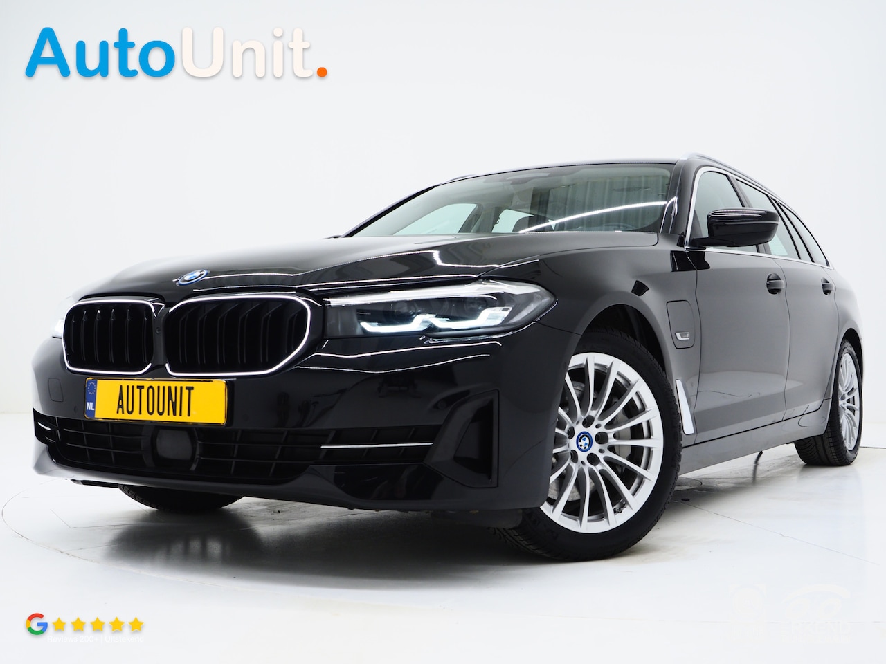 BMW 5-serie Touring - 530e xDrive | LED Grille |  Leder | Camera | Adaptive Cruise | Sfeerlicht | Dodehoek | Car - AutoWereld.nl