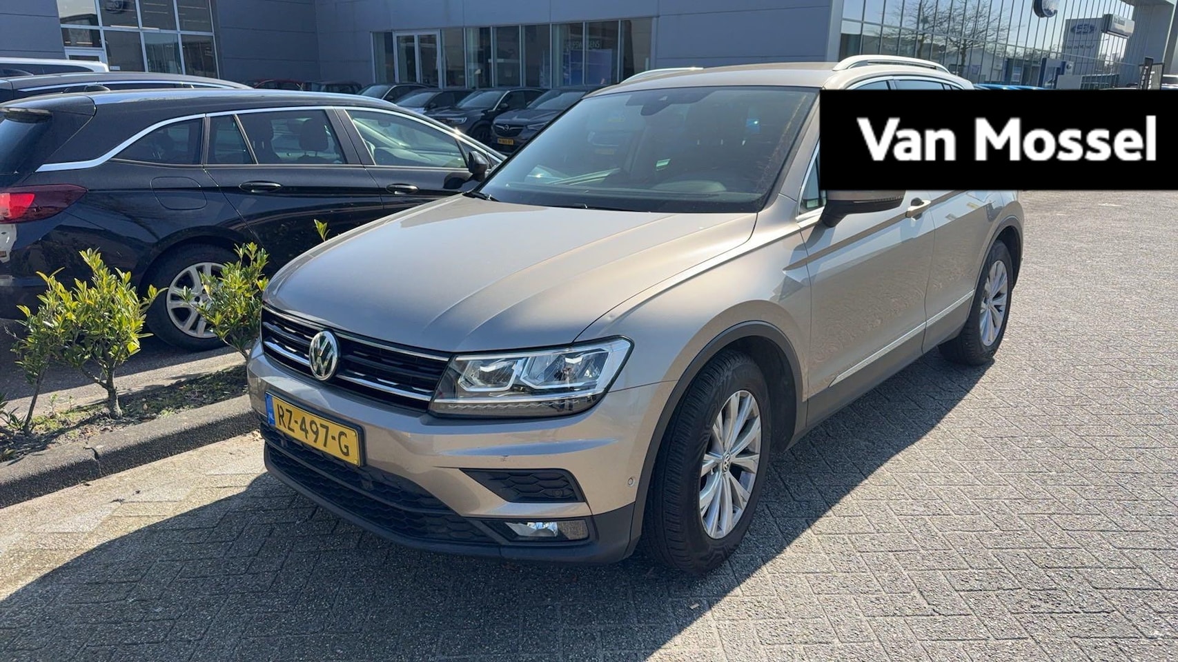 Volkswagen Tiguan - 1.4 TSI Comfortline Business | 125 PK | Automatische Airco (Climatronic) | Parkeersensoren - AutoWereld.nl
