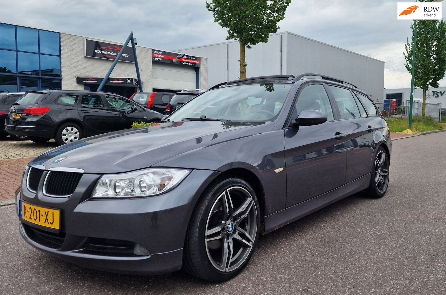 BMW 3-serie Touring - 320i PANO CARPLAY NAVI PSENSOR CRUISE 2 X SLEUTELS - AutoWereld.nl