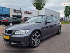 BMW 3-serie Touring - 320i PANO CARPLAY NAVI PSENSOR CRUISE 2 X SLEUTELS