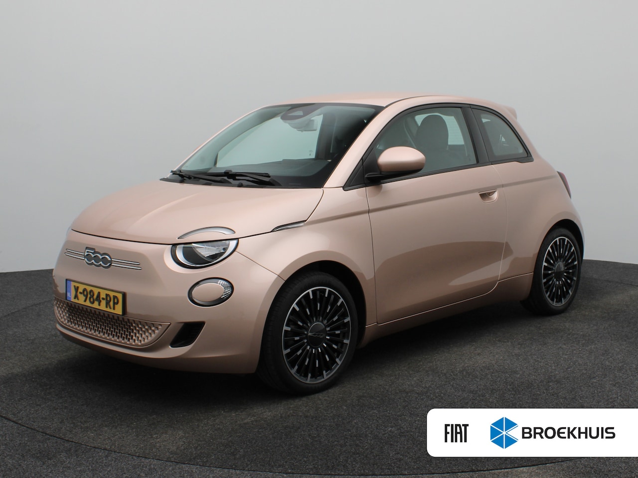 Fiat 500 - RED 42 kWh | Achteruitrijcamera | Cruise Control | Stoelverwarming | Apple Carplay/Android - AutoWereld.nl