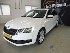 Skoda Octavia Combi - 1.5 TSI Greentech Business Edition Trekhaak | Navi | LED | Leer/stof | LMV 17" | NL auto |
