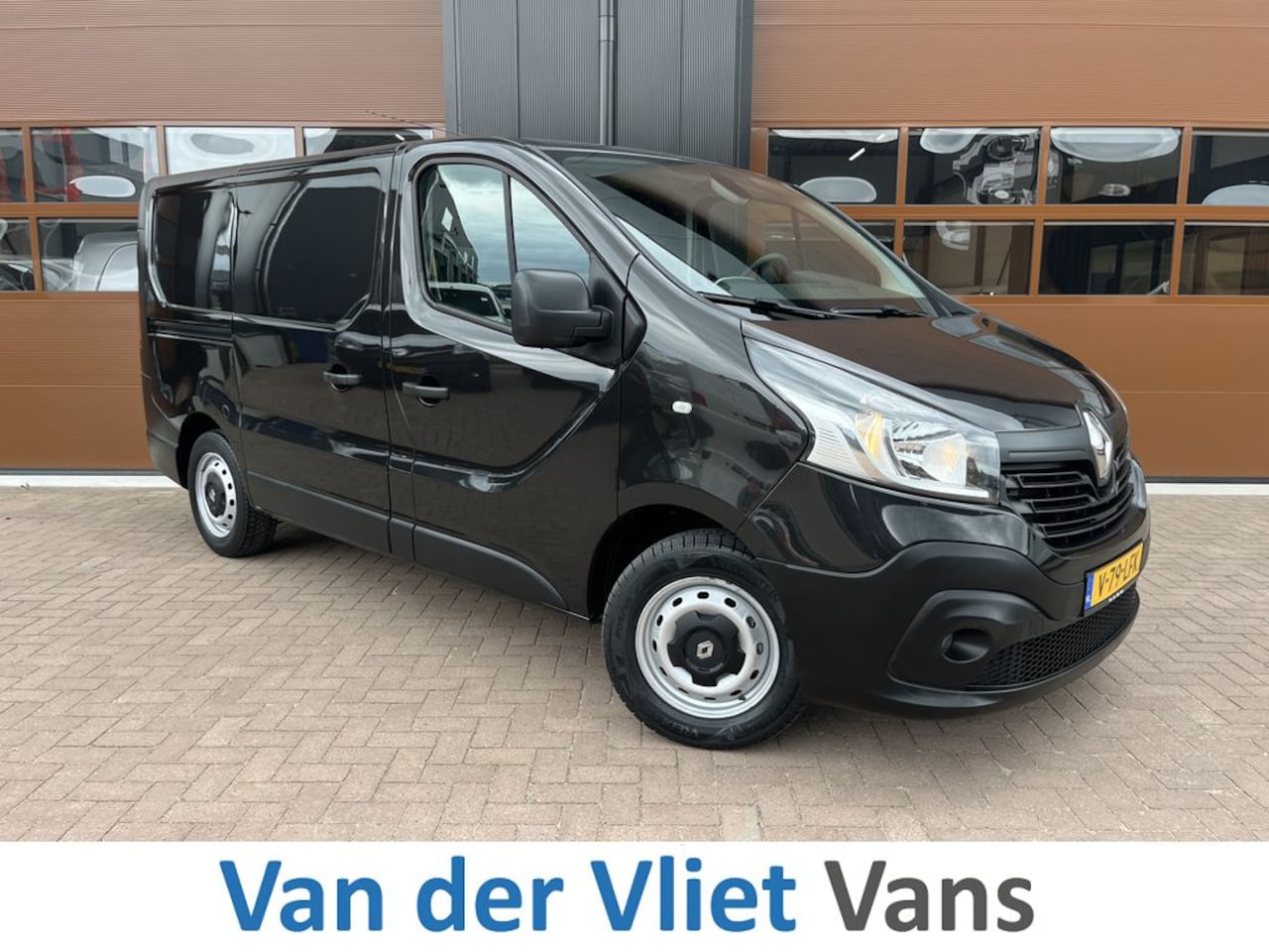 Renault Trafic - 1.6 dCi 126pk E6 Comfort Lease €236 p/m, 2x Schuifdeur, Airco, PDC, Cruise controle, Onder - AutoWereld.nl