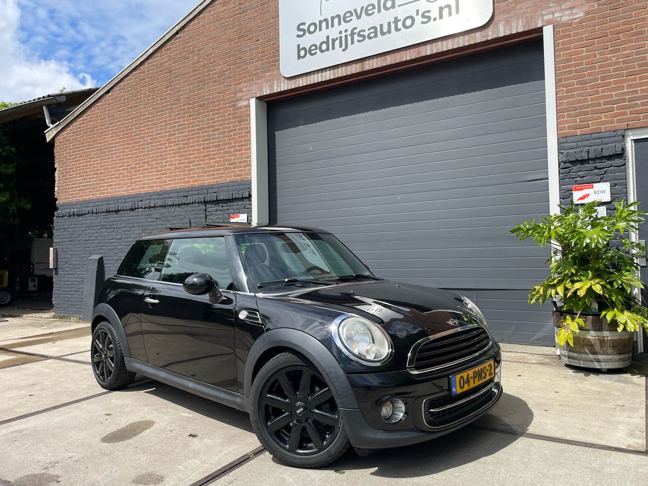 MINI Cooper - Mini 1.6 Business Line Dubbele glazen daken Zwart - AutoWereld.nl