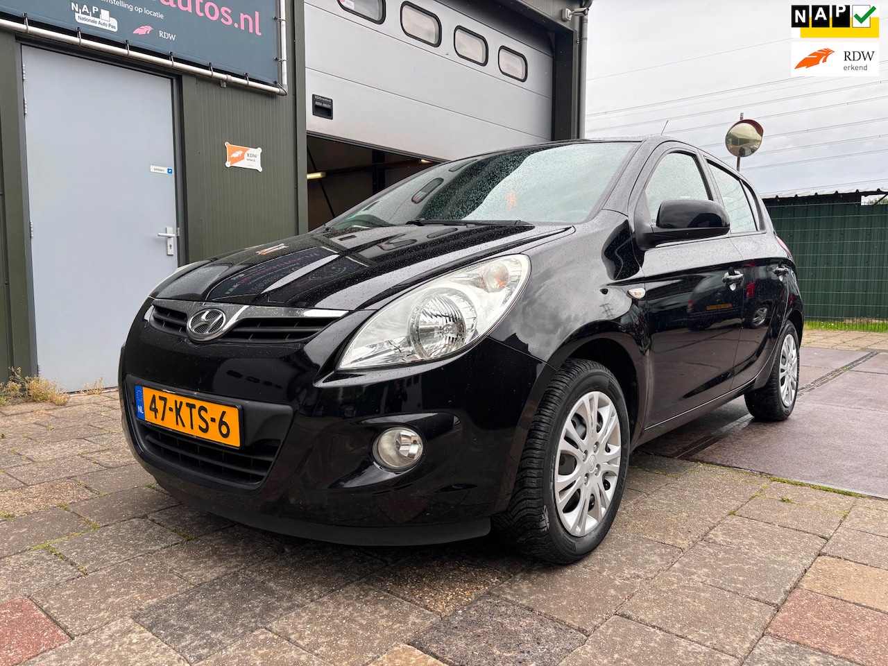 Hyundai i20 - 1.2i DynamicVersion Airco Nette Auto - AutoWereld.nl
