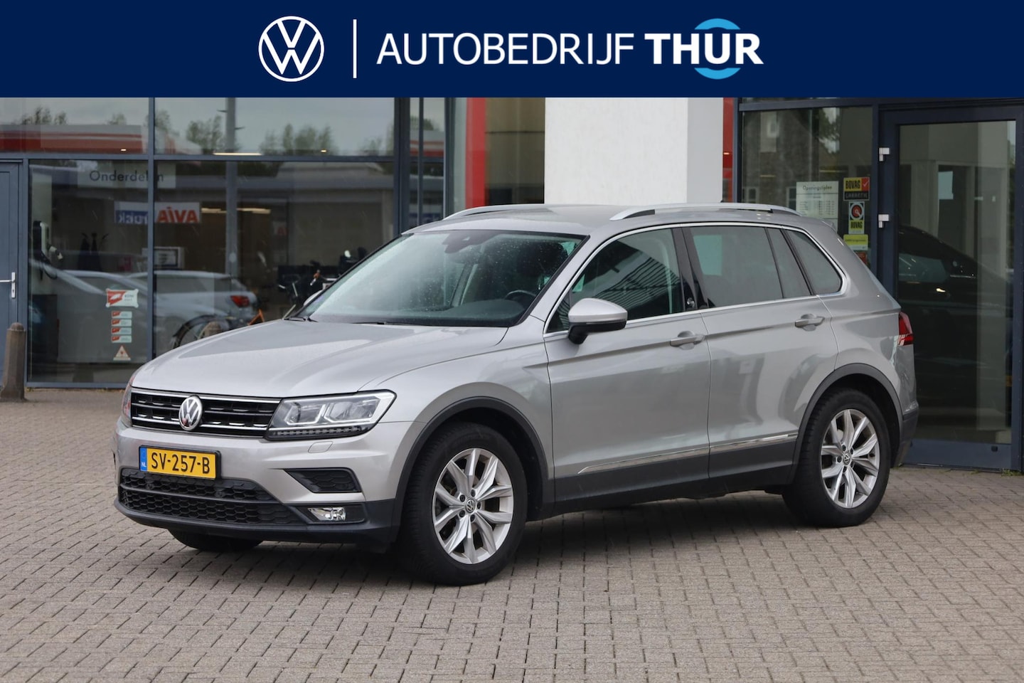 Volkswagen Tiguan - 1.4 TSI ACT Comfortline Business R LED koplampen, trekhaak, 18" LMV, door ons onderhouden, - AutoWereld.nl