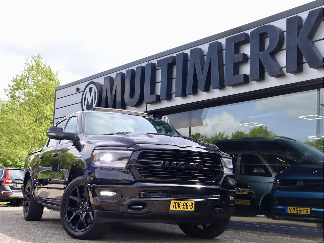 Dodge Ram 1500 - 5.7 V8 4x4 Crew Cab Sport 5.7 V8 4x4 Crew Cab SPORT - AutoWereld.nl