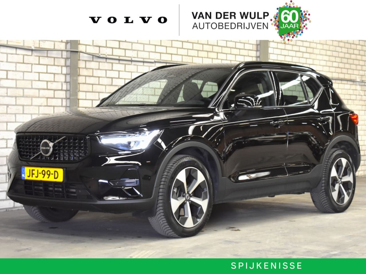 Volvo XC40 - B4 197PK Plus Dark | Trekhaak | 19'' | Allseasons | Verwarmbare - AutoWereld.nl