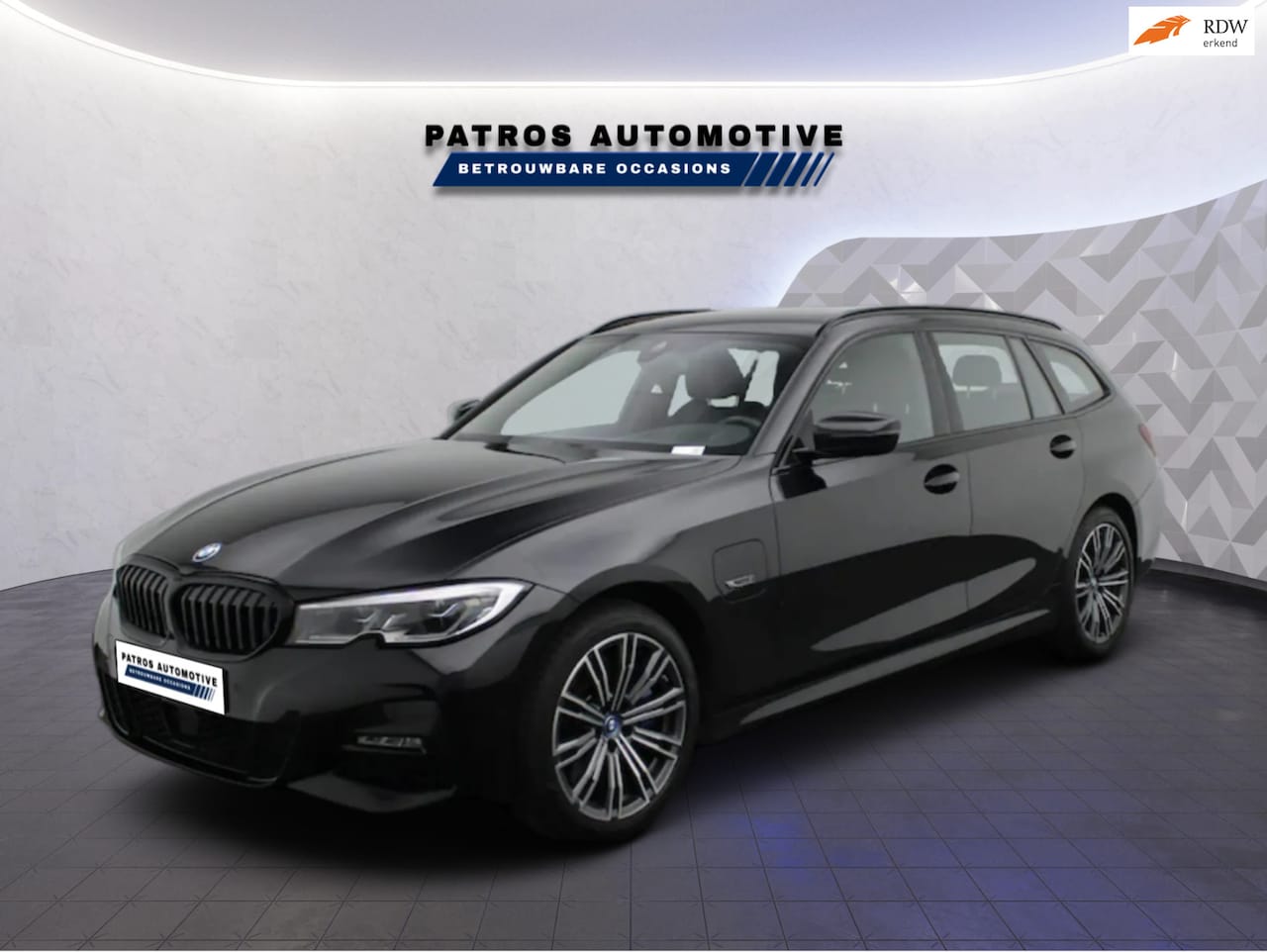 BMW 3-serie - 330e M-Sport High Executive | PANO | HUD | H&K | CAMERA | CARPLAY - AutoWereld.nl